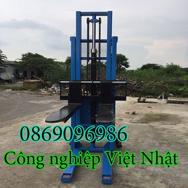 Xe nâng bán tự động 1.5 tấn giá rẻ phân phối trên toàn quốc 4 *Xe nâng bán tự động tải trọng 1.5 tấn giá cực sốc