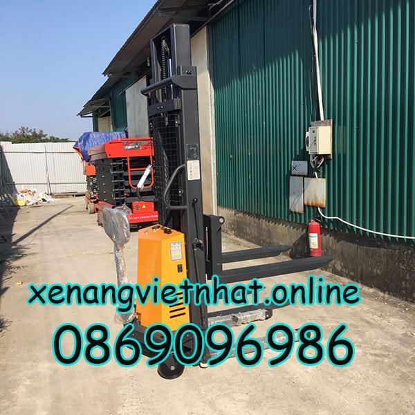 Những bí quyết để chọn xe nâng bán tự động 2 tấn chất lượng 6 Những bí quyết để chọn xe nâng bán tự động 2 tấn chất lượng
