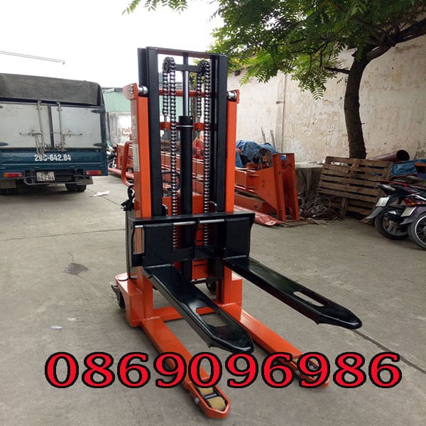 Những bí quyết để chọn xe nâng bán tự động 2 tấn chất lượng 4 Những bí quyết để chọn xe nâng bán tự động 2 tấn chất lượng