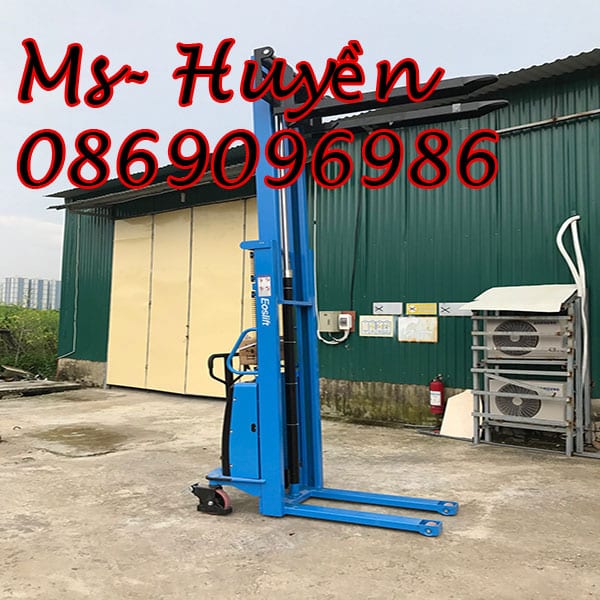 Xe nâng bán tự động cao 3m đang làm mưa, làm gió trên thị trường 4 Xe nâng bán tự động cao 3m đang làm mưa, làm gió trên thị trường