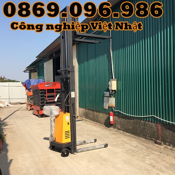 Xe nâng bán tự động 1 tấn nhập khẩu chính hãng do Việt Nhật cung cấp 4 Xe nâng bán tự động nhập khẩu chính hãng do Việt Nhật cung cấp