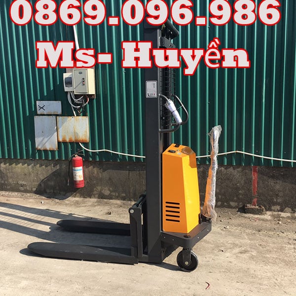 Xe nâng bán tự động 1 tấn nhập khẩu chính hãng do Việt Nhật cung cấp 6 Xe nâng bán tự động nhập khẩu chính hãng do Việt Nhật cung cấp