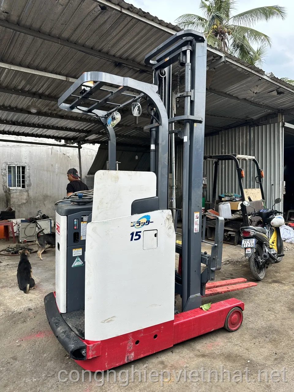 Xe Nâng Điện Đứng Lái 2 Tấn Và 2.5 Tấn Xe Nâng Điện Đứng Lái 2 Tấn Và 2.5 Tấn