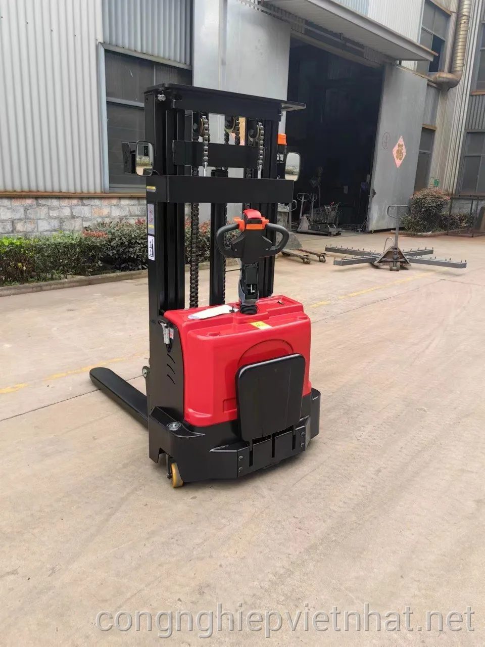 Có Nên Mua Xe Nâng Tay Điện Cũ Không? Có Nên Mua Xe Nâng Tay Điện Cũ Không?