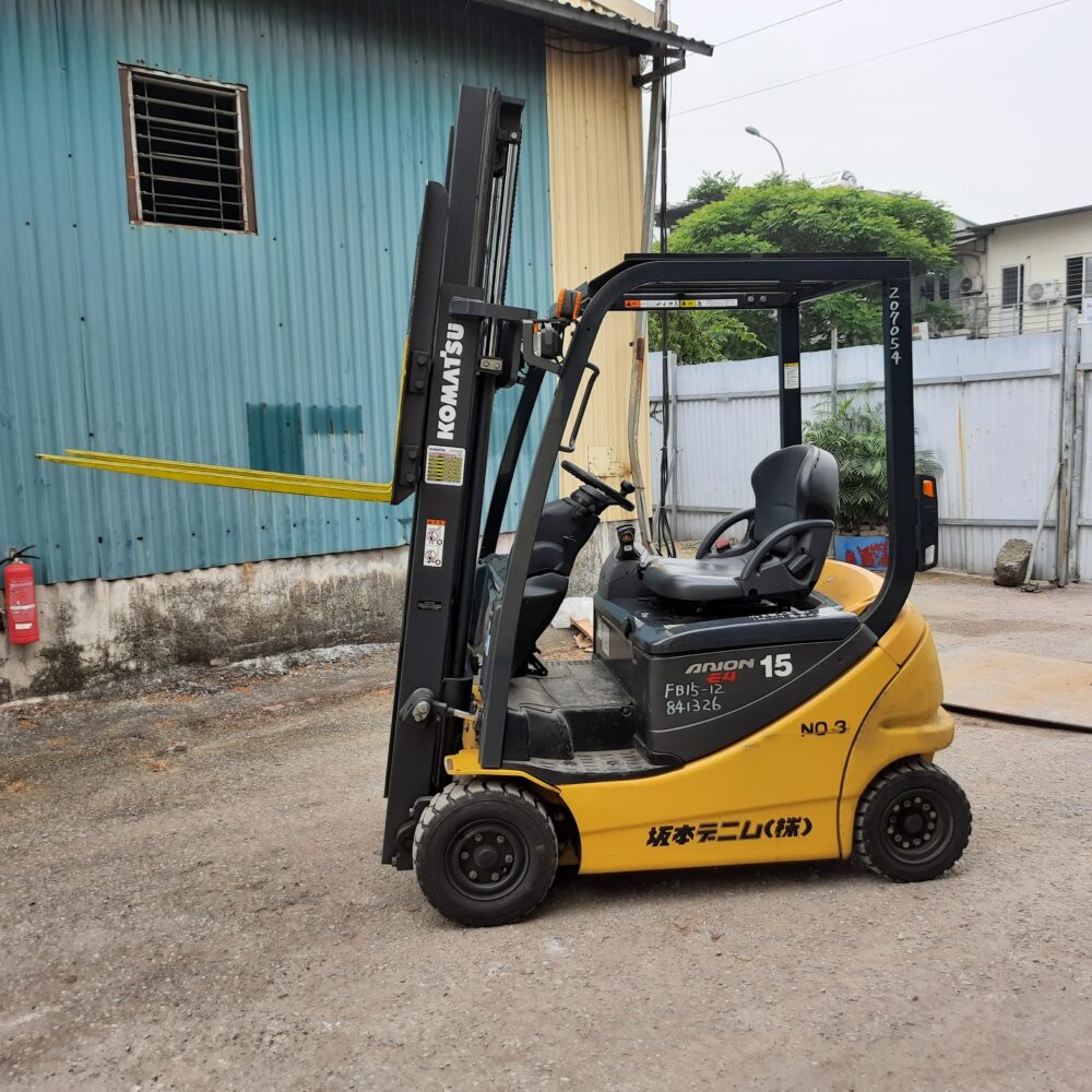 Tại sao nên chọn xe nâng điện ngồi lái đã qua sử dụng thay vì các loại khác? 1 Xe nâng điện ngồi lái đã qua sử dụng Komatsu