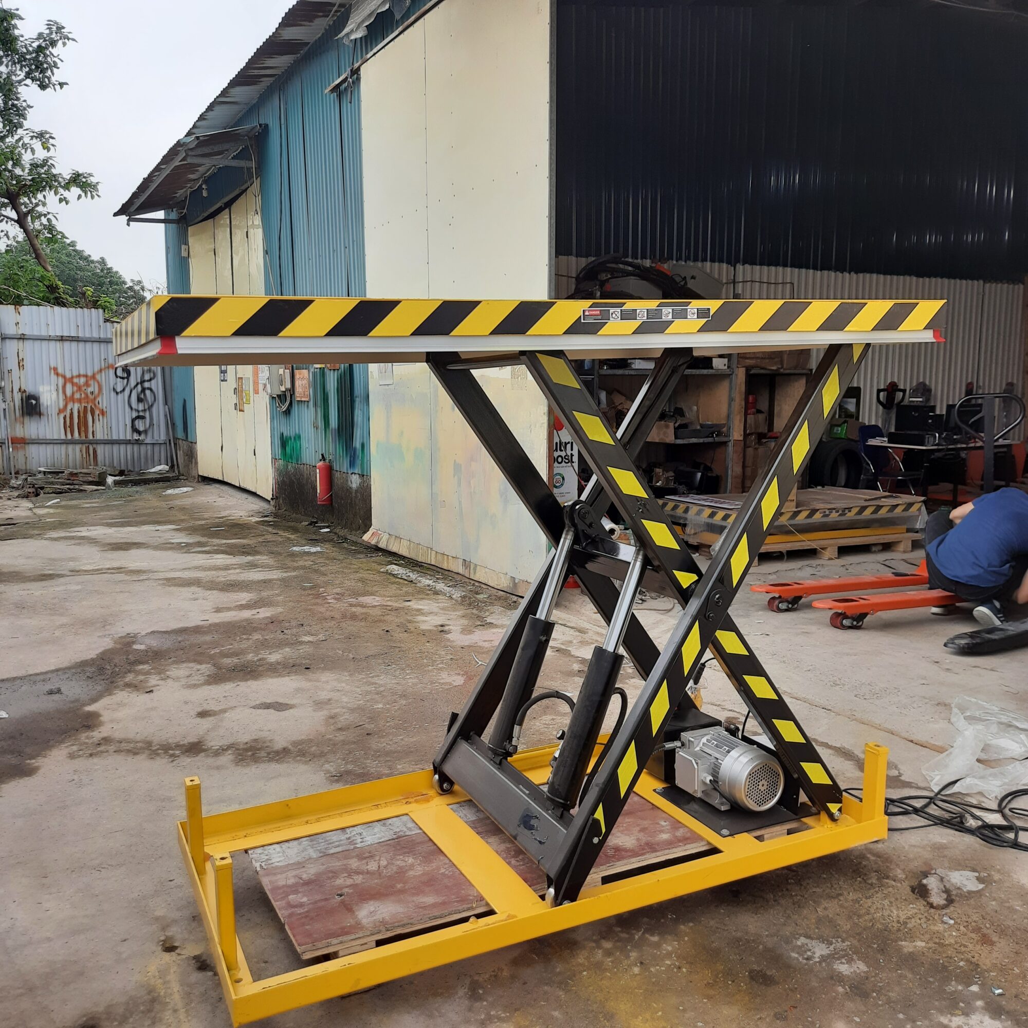 Tương lai của bàn nâng điện cố định 1 tấn trong ngành công nghiệp 4.0 2 Bàn nâng điện cố định 1 tấn nâng cao 1,3m DG1004