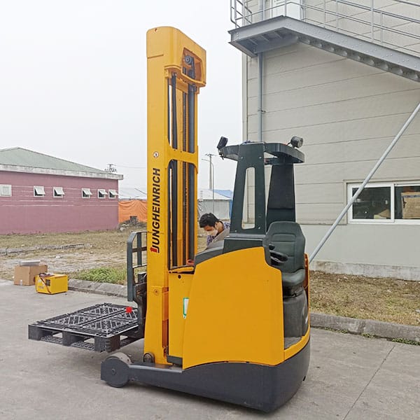 1 số tính năng nổi bật của xe nâng điện reachtruck hiện đại 3 xe nang