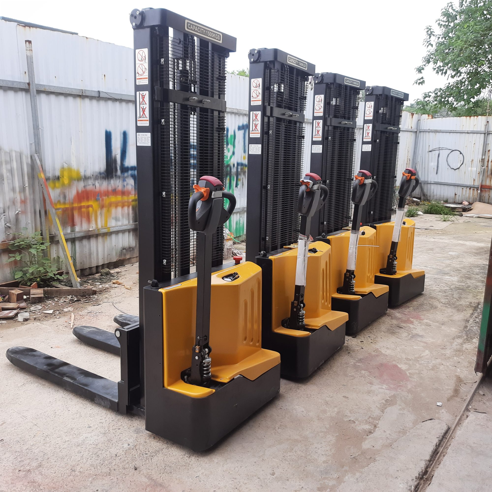 So sánh các thương hiệu xe nâng điện đi bộ lái 4 Xe nâng điện đi bộ lái hãng Winner