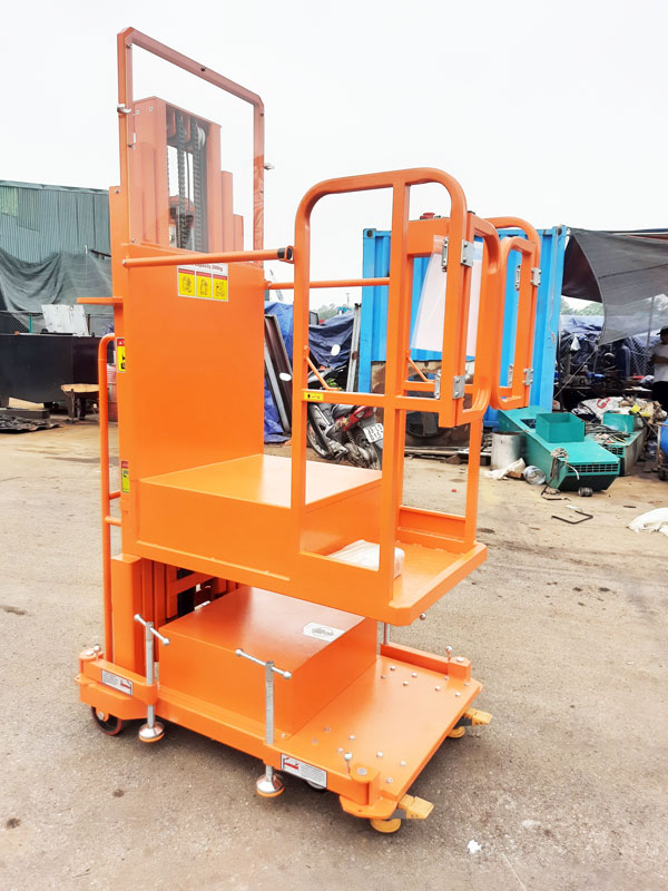 Câu chuyện thành công: Khách hàng chia sẻ trải nghiệm sử dụng thang nâng người 3 Thang nâng người 200kg di chuyển đẩy tay