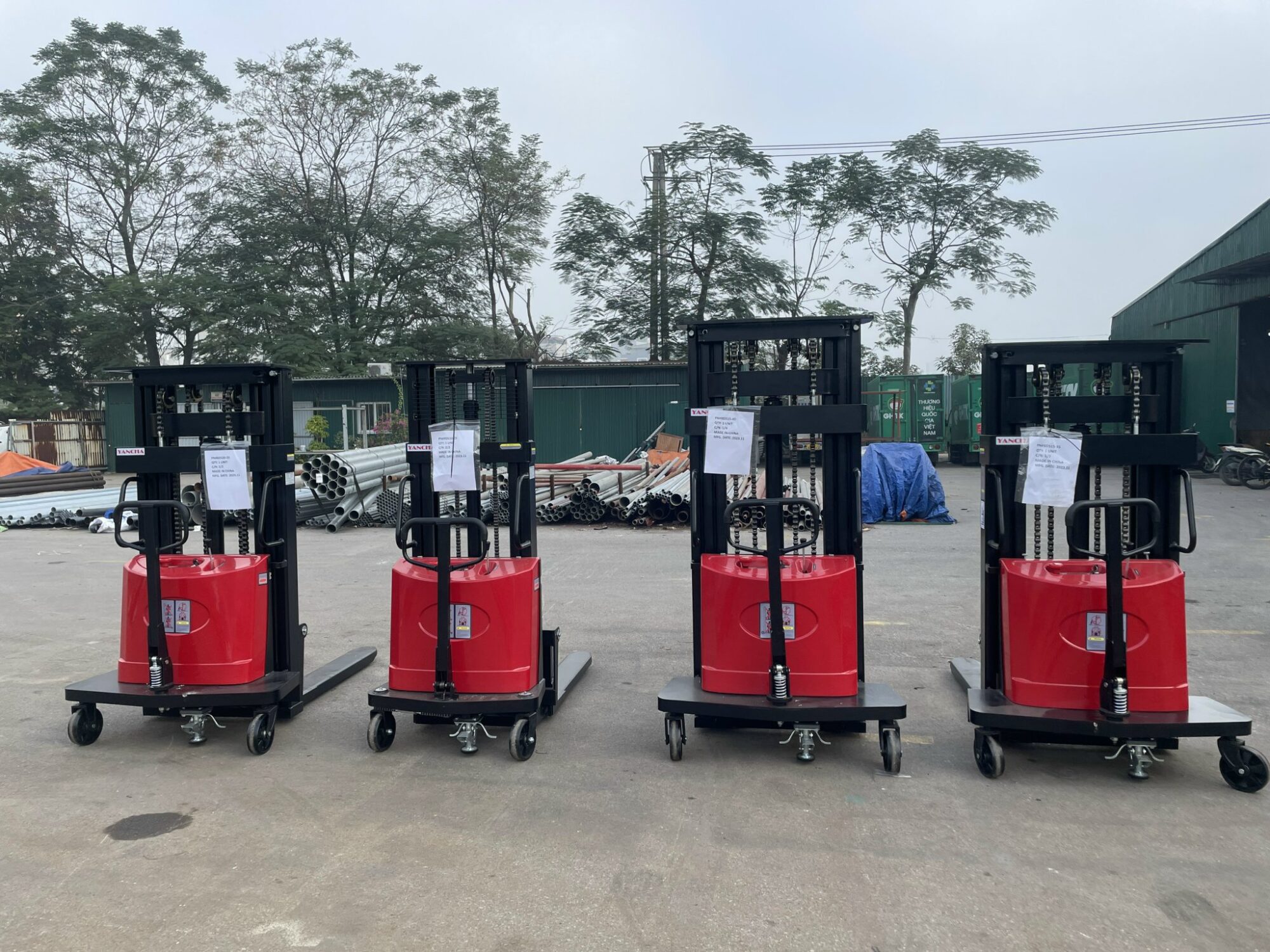 Các loại xe nâng bán tự động phổ biến trên thị trường Nghệ An 1 Các dòng Xe nâng bán tự động tại kho Việt Nhật