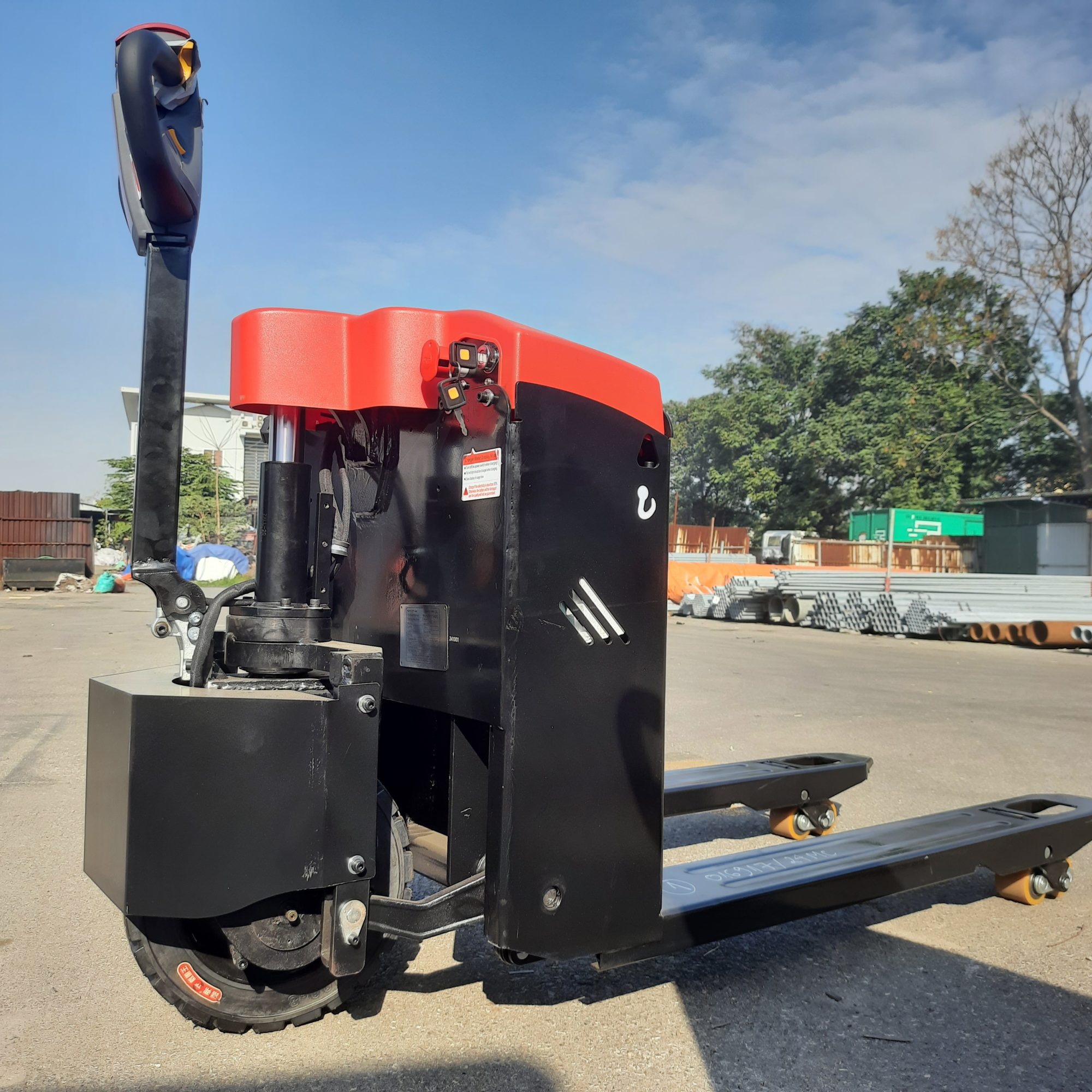 xe nang dien mini 3 tan