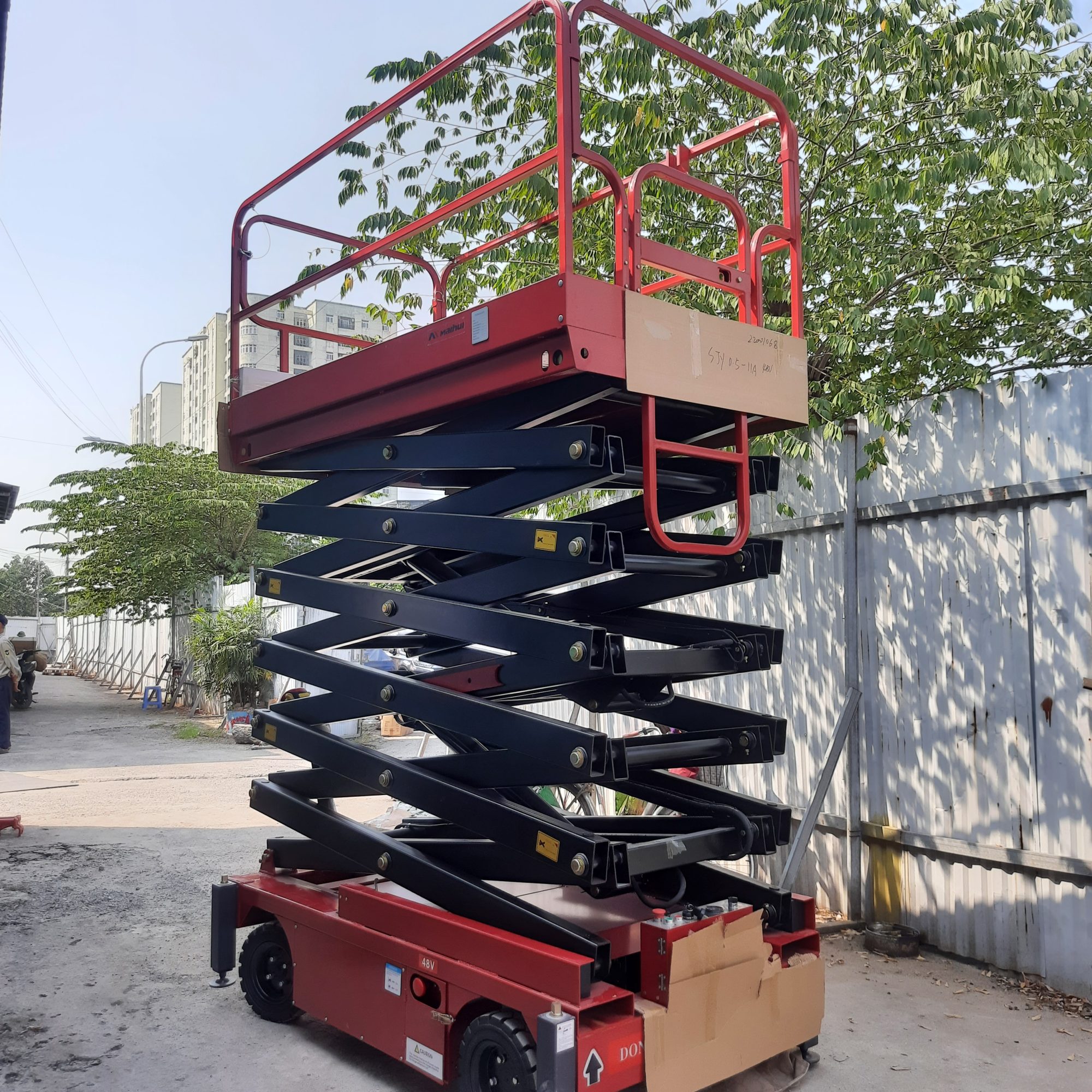 Hướng dẫn 1 số cách bảo trì thang nâng người ziczac di chuyển điện 3 thang nâng người ziczac di chuyển điện đi bộ lái