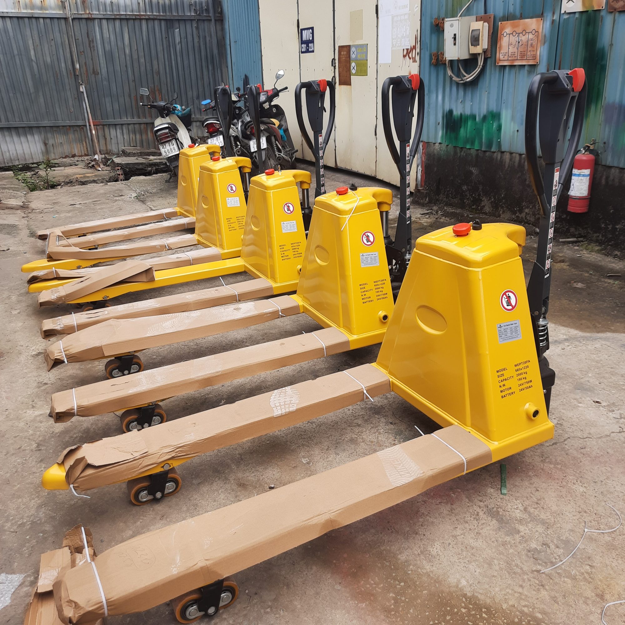 Các loại xe nâng bán tự động phổ biến trên thị trường Nghệ An 2 Xe nâng bán tự động thấp