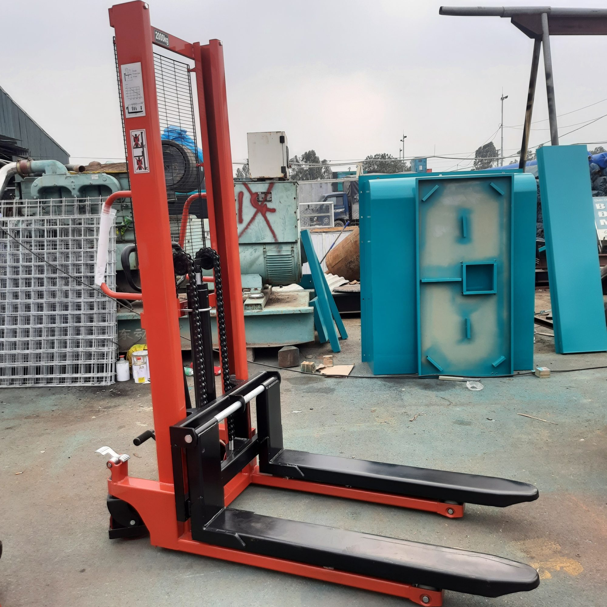 Giá xe nâng tay cao 2 tấn tại Hưng Yên và cách tìm nguồn cung ứng tốt nhất 1 Xe nâng tay cao 2 tấn chính hãng