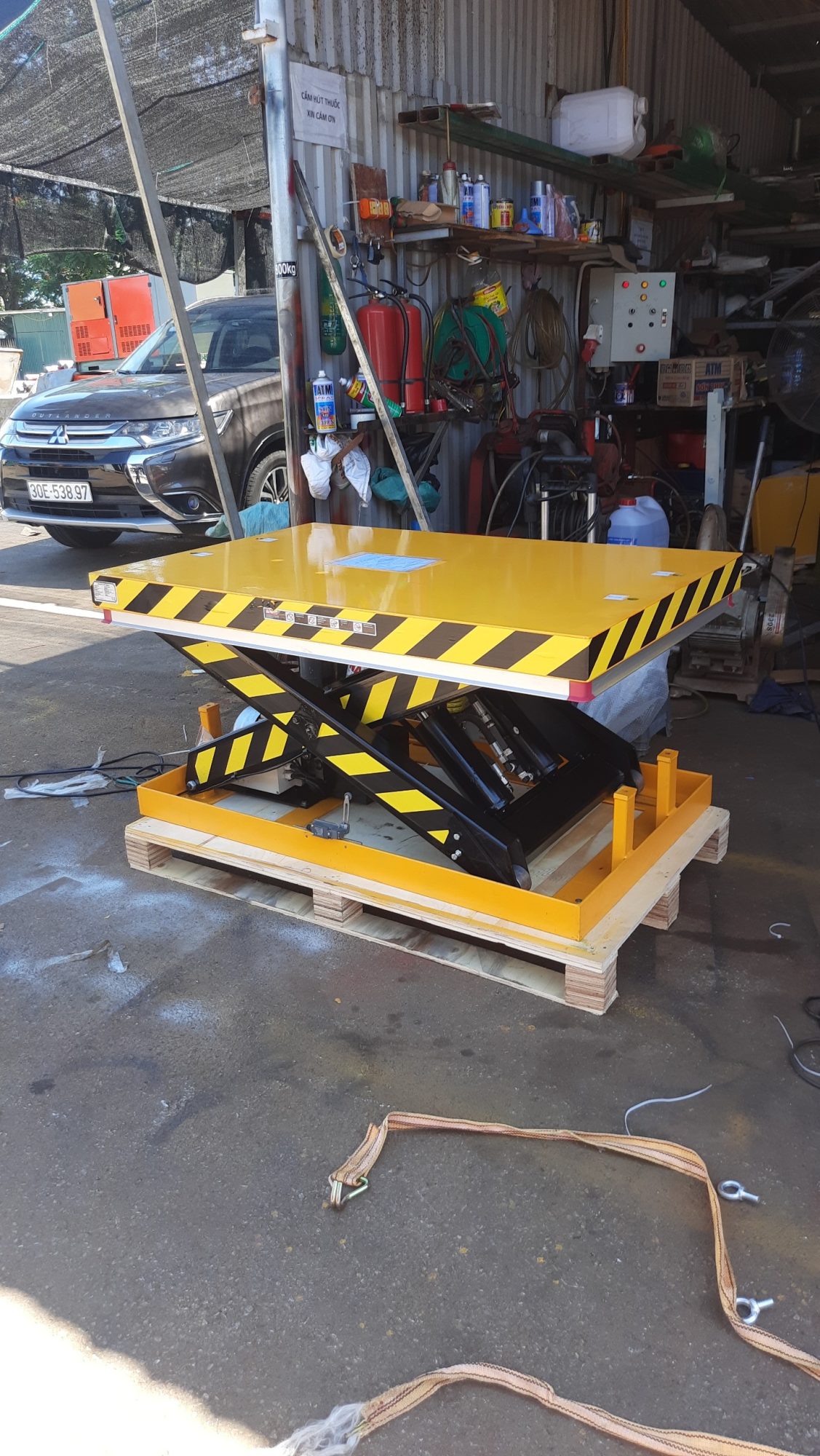 Thực tế sử dụng bàn nâng điện cố định 2 tấn tại các doanh nghiệp ở Bình Dương 2 Bàn nâng điện cố định 2 tấn DG2001