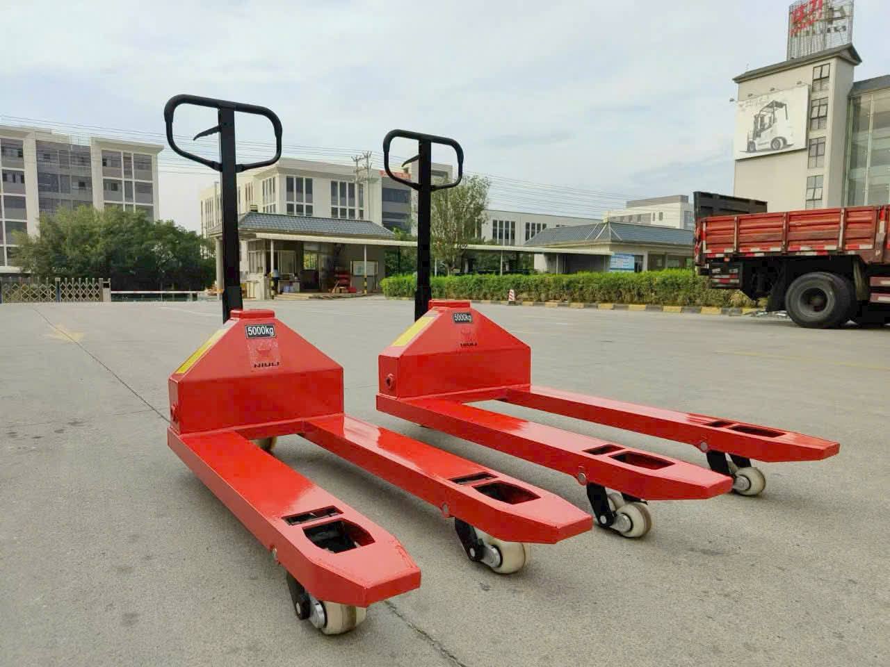 Xe nâng tay 5 tấn - Giải pháp hoàn hảo cho vận chuyển hàng hóa 1 Xe nâng tay 5 tấn