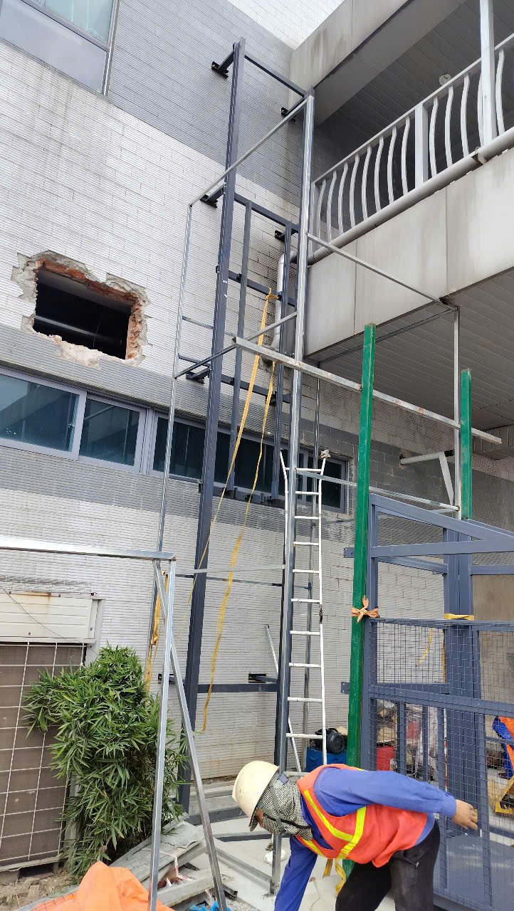 So sánh thang nâng hàng 500kg và các loại khác 2 Thang nâng hàng 500kg